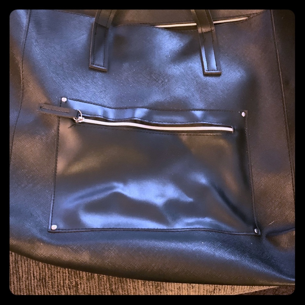 Black tote purse